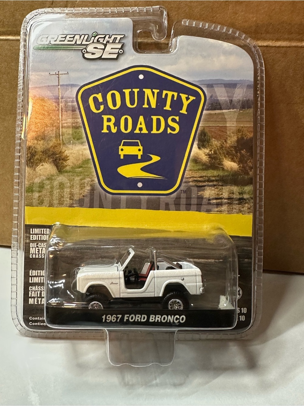 Country Road White 1967 Ford Bronco Die-Cast by Country Road